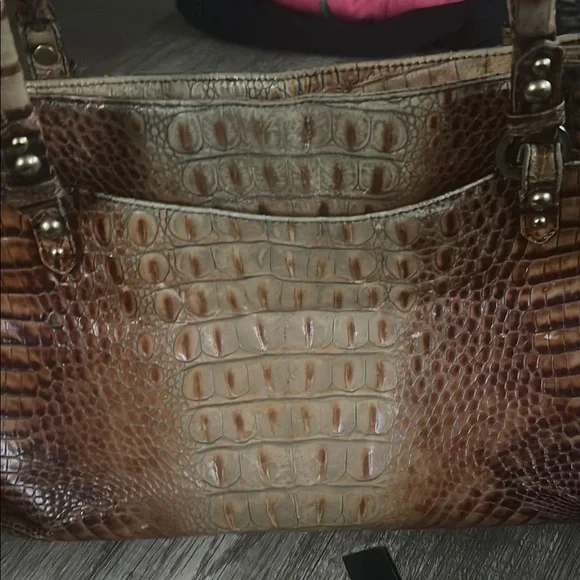 Elegant Crocodile-Embossed Brown Shoulder Bag - Picture 2 of 5